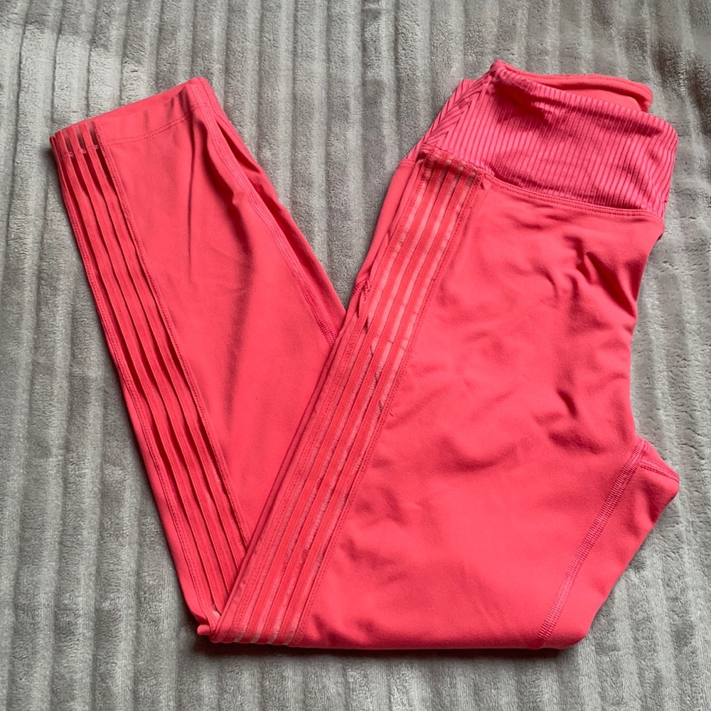 PINK Victoria’s Secret ultimate leggings